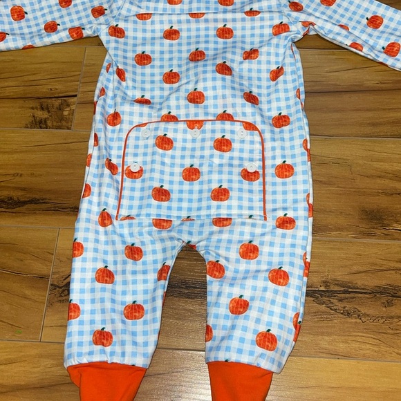 Southern Sass Smocks size 12M zip pumpkin romper with faux button bottom - Picture 3 of 3